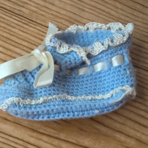 Vintage Crochet Handmade Blue Baby Booties with Ribbon - Picture 4 of 8